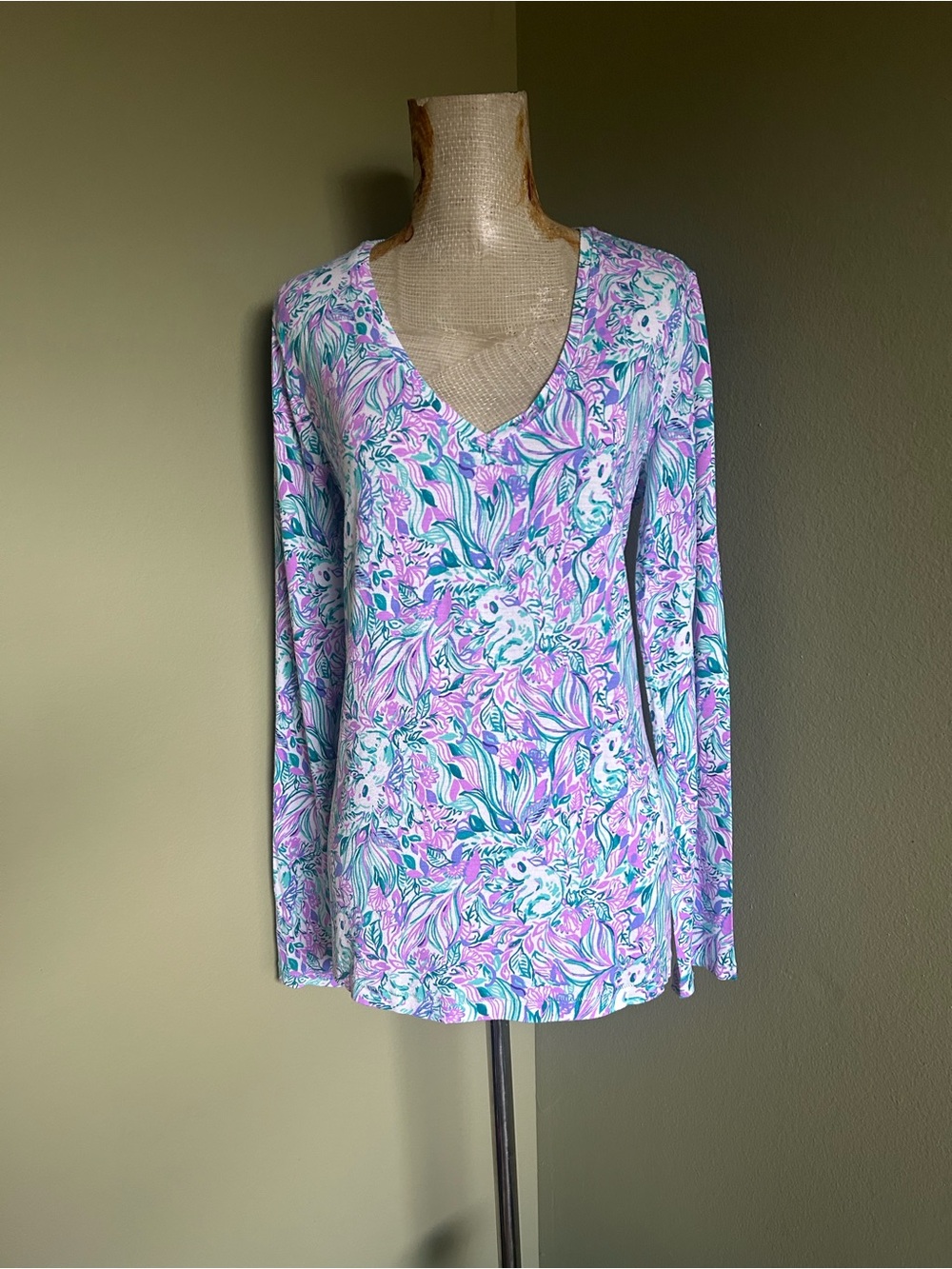Lilly Pulitzer Pastel Floral V-Neck Long Sleeve Top in Lavender & Teal Sz Medium